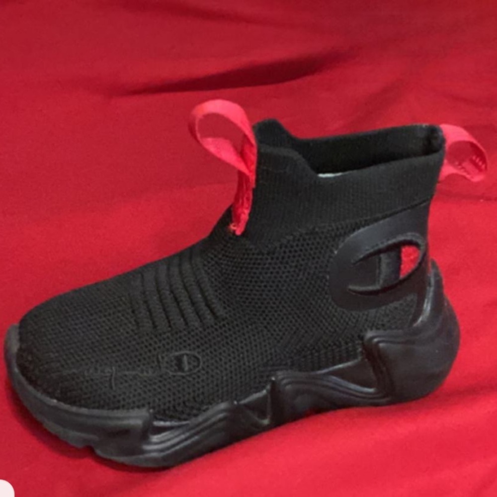 Toddler boys red and black champions. Size 7c